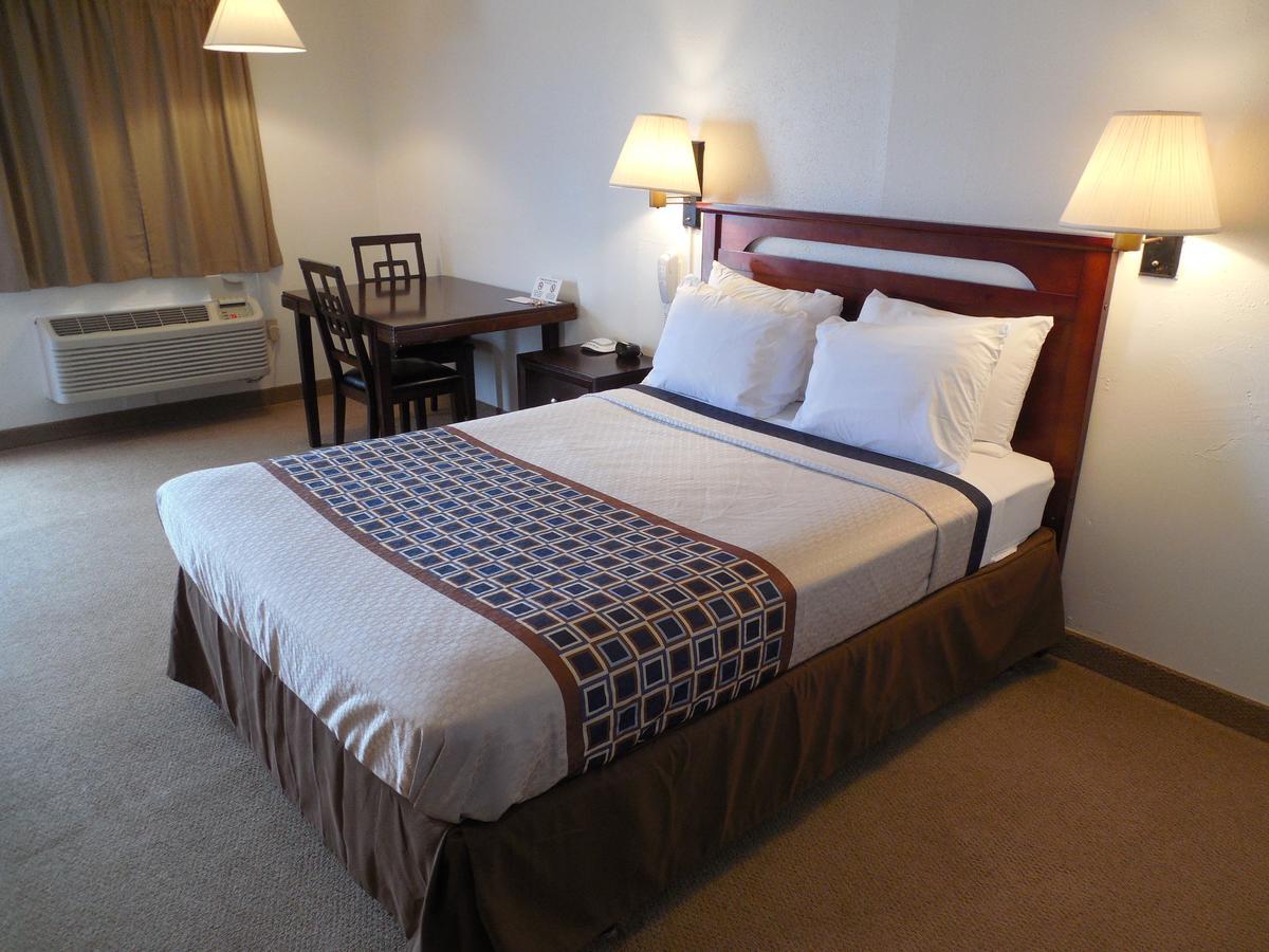 Motel 70 High Hill ภายนอก รูปภาพ
