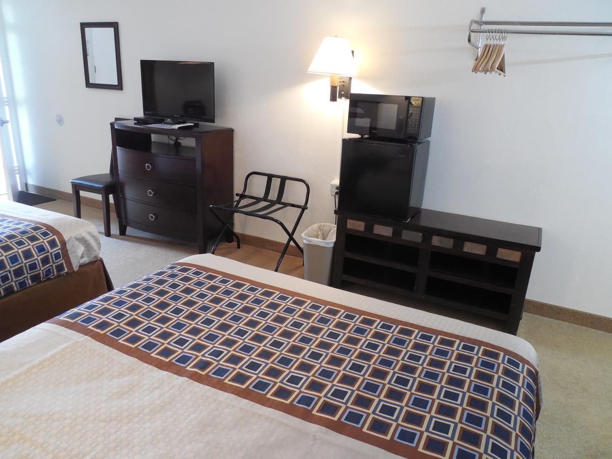 Motel 70 High Hill ภายนอก รูปภาพ