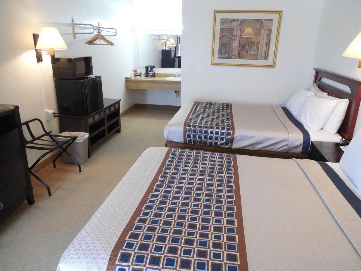 Motel 70 High Hill ภายนอก รูปภาพ
