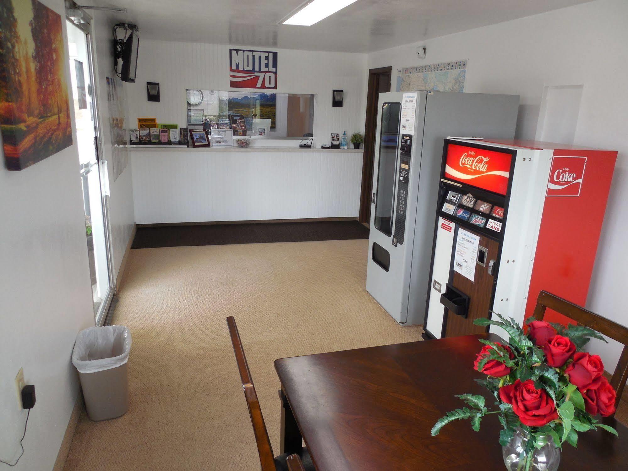 Motel 70 High Hill ภายนอก รูปภาพ