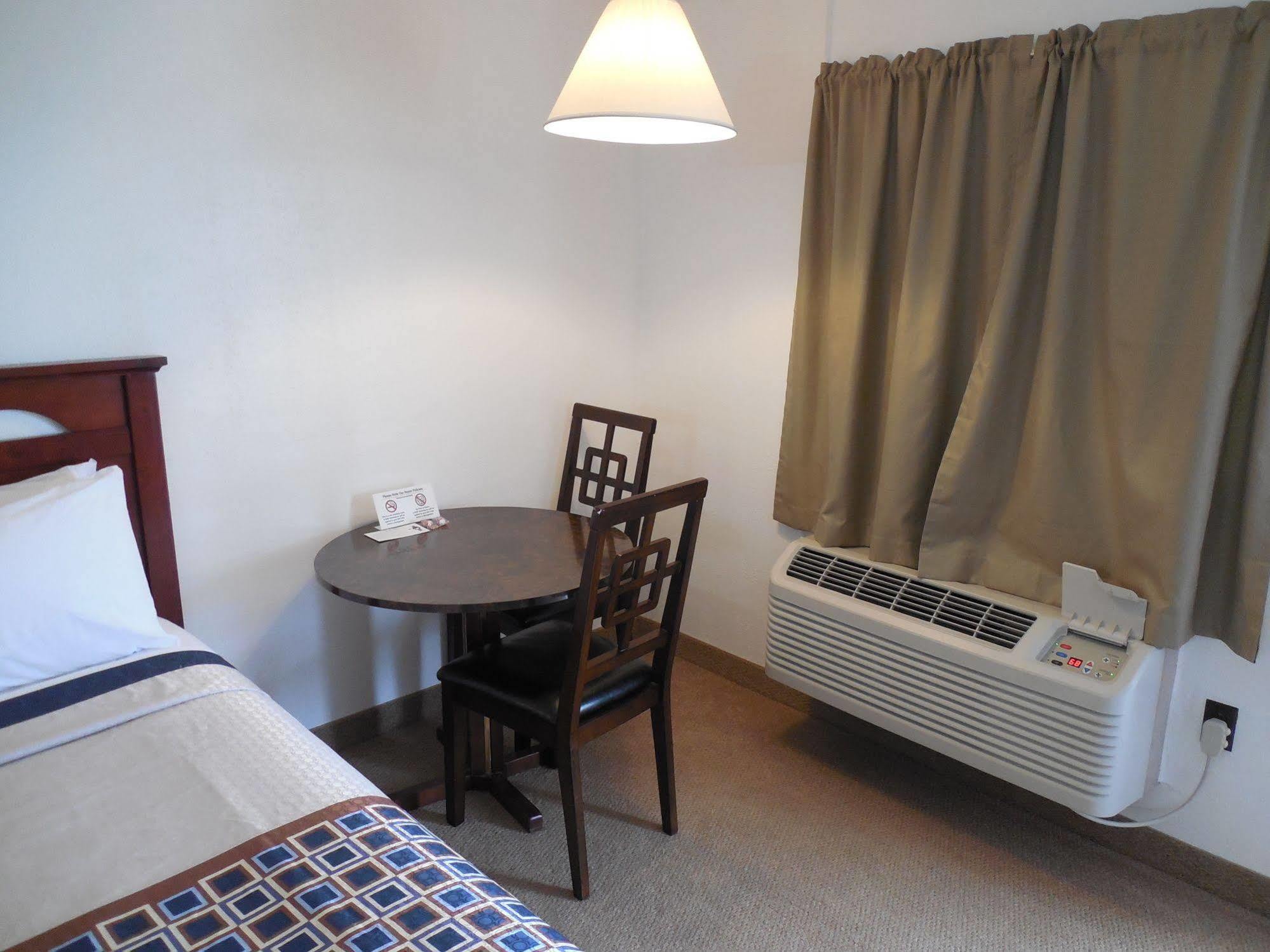 Motel 70 High Hill ภายนอก รูปภาพ